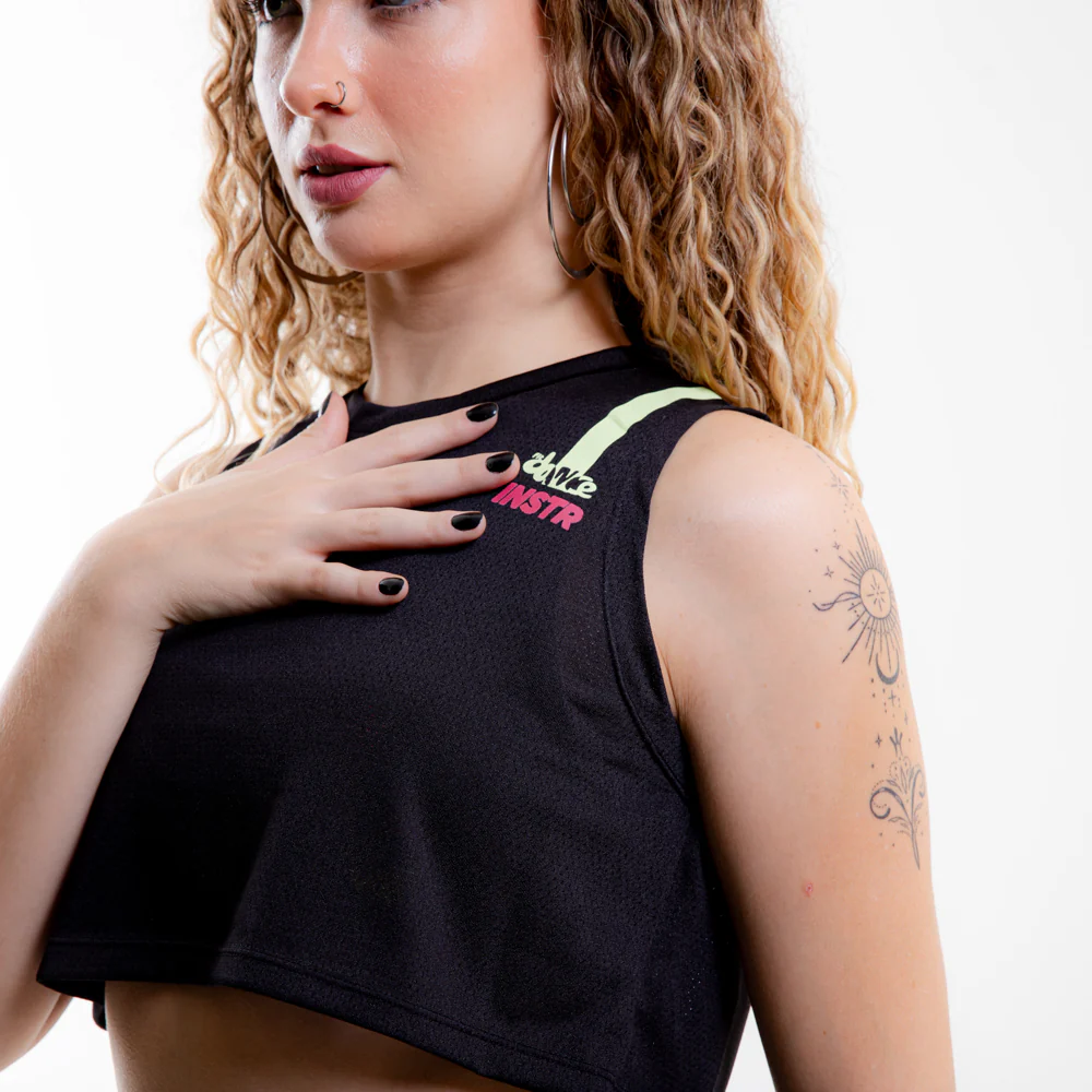 REGATA CROPPED FITDANCE INSTRUCTOR PRETO EST AMARELO - Image 4